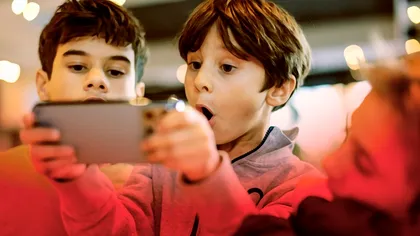 Inteligența emoțională la copii în era AI: de ce devine competența decisivă pentru viitor