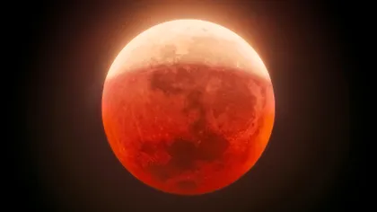 Eclipsa de Lună „sângerie” din 3 martie 2026 se vede online de oriunde, chiar dacă în România nu este vizibilă pe cer