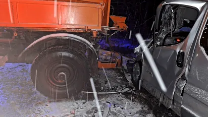Accident grav în Mehedinți: microbuz lovit de o autospecială de deszăpezire pe DN 6. Cinci răniți