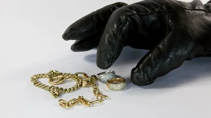 Metoda „pomana”, noua înşelăciune din România. Cum furau hoţii bijuterii valoroase