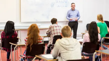 Ai voie să îți filmezi profesorul la ore? Explicaţii oficiale pentru elevi