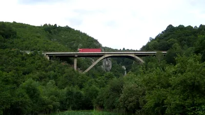 Crivadia, cel mai înalt viaduct rutier din România. Are peste 100 de metri înălţime şi a fost construit în urmă cu şase decenii