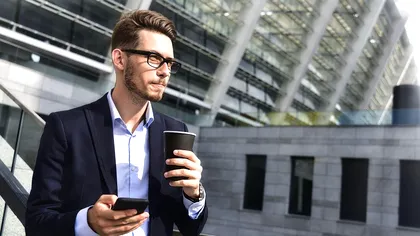 Cât te costă, de fapt, o zi obișnuită în România, de dimineața până seara, dacă mergi la serviciu. Calcul complet de la cafea la transport