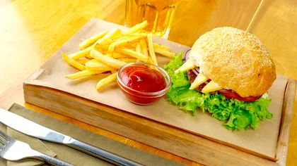 Două lanțuri mari de fast-food intră în România în 2026: orașele unde își deschid primele restaurante