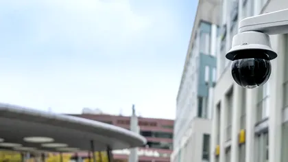 S-a lansat noua cameră PTZ cu inteligență artificială de la Axis Communications: imagini clare în orice condiții de iluminare