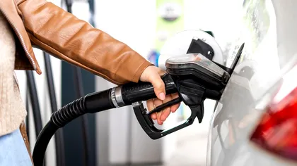 O bancă din România vine cu cashback la carburant. Șoferii primesc bani înapoi două weekenduri la rând