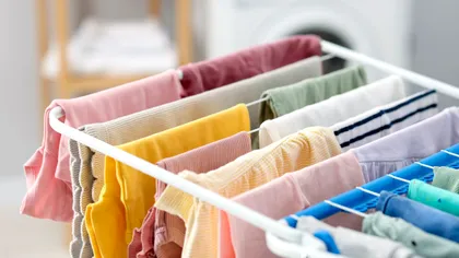 Regula „12:00” pentru uscarea rufelor. Greșeala pe care mulți o fac