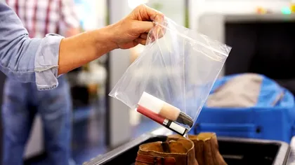 Reguli noi pe aeroporturile din București. Ce cantitate de lichide este permisă acum în bagajul de mână
