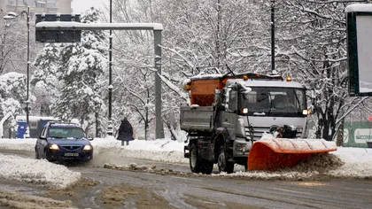 Zăpada neagră din Bucureşti arată cât de poluat este oraşul. Locuitorii Capitalei, îngrijoraţi: „Degeaba avem şase primării, nimeni nu face curățenie”