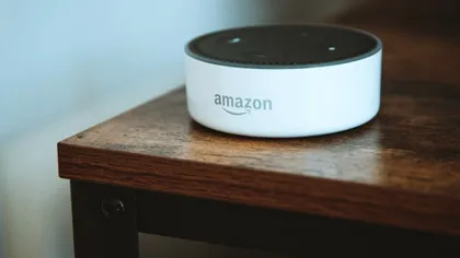 Alexa a prins tupeu: noul mod „Sassy” de la Amazon aduce sarcasm, replici obraznice și vorbe „cu bip”