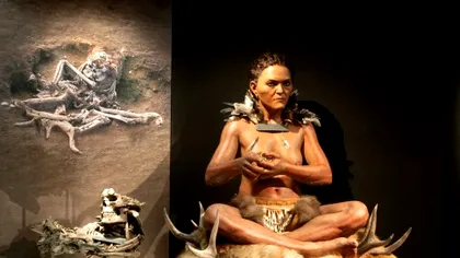 Descoperire impresionantă în această țară din Europa: motivul pentru care un copil din Epoca de Piatră a fost îngropat în piele de căprioară și cu pene de ciocănitoare