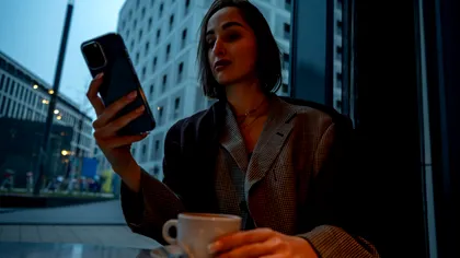 De ce pare Generația Z „rece”: adevărul din spatele oboselii emoționale care îi schimbă reacțiile