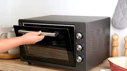 Cum să cureți un mini-cuptor electric pentru a funcționa eficient mai mult timp