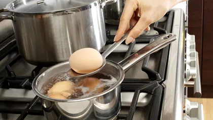 Cum să fierbi ouăle ca să nu se spargă: aşa vor fi perfecte pe masa de Paşte