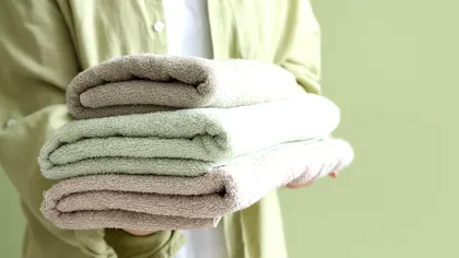 Prosoapele tale au devenit aspre? Cum faci să rămână moi după fiecare spălare