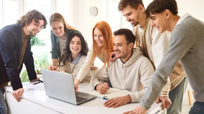 De la ce vârstă te poţi angaja în România. Cine poate lucra part-time sau full-time
