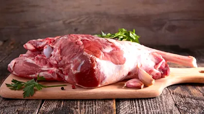 Cum alegi corect carnea de miel înainte de Paște. Semnele care arată că este proaspătă sau alterată