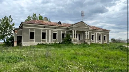 Cum arată un conac de 36.000 de euro în România: are opt camere, pivniţă şi teren de aproape 2.000 de mp