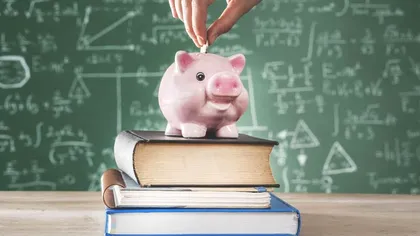 Educația financiară devine tot mai importantă în școli. 1.000 de profesori vor fi pregătiți anul acesta pentru a preda elevilor noțiuni despre bani