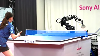 VIDEO: Nici ping-pongul nu mai e o „meserie” sigură. Un robot cu AI a învins o campioană la acest sport