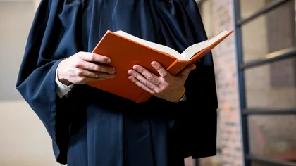 Ce salariu are un avocat stagiar? Suma e mai mică decât te așteptai