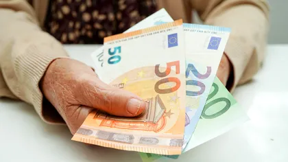 Noua lege a facturilor în euro, explicată. Avantaje şi dezavantaje pentru români