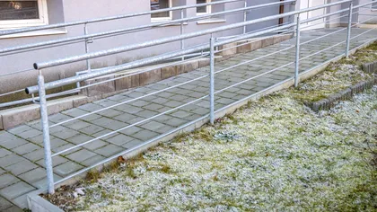 Rampă de acces în bloc. Ce riscă asociațiile de proprietari care nu asigură accesul persoanelor cu handicap