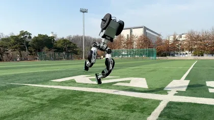 Robot umanoid care aleargă, dansează și joacă fotbal: tehnologia care schimbă viitorul muncii