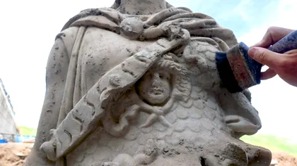 Descoperire spectaculoasă: o statuie de 2 metri a zeiței Atena a fost găsită într-un teatru antic din Turcia