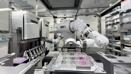 Roboții care ar putea grăbi apariția tratamentelor viitorului: Japonia testează cercetarea medicală 24 din 24 asistată de AI
