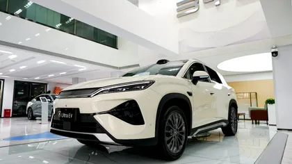 BYD Song Ultra EV parcurge 4.395 km prin China cu încărcare de 5 minute ca să demonstreze că autonomia electricelor nu mai sperie pe nimeni