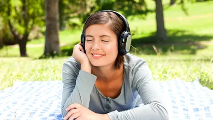 Îți pot „vindeca” creierul sunetele la 432Hz? Ce spun cercetătorii despre teoria virală de pe YouTube și TikTok