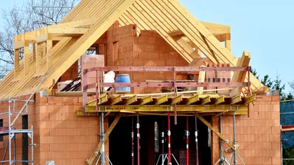 Cum să îți construiești o casă cu bani mai puțini în 2026. Greșelile care îți pot dubla costurile fără să îți dai seama