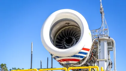 Un motor de avion a funcționat pentru prima dată 100% pe hidrogen, fără kerosen. Premiera mondială care promite zboruri mai curate după 2030