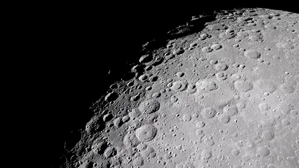 NASA vrea să afle ce se ascunde sub o gaură uriașă de pe Lună. Ar putea duce la o peșteră imensă