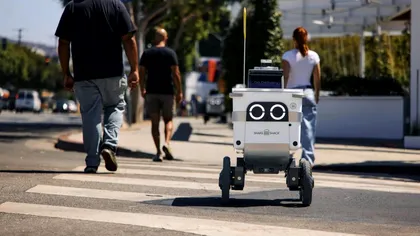 „Îi privim cu milă și ură”. Roboții care livrează mâncare la domiciliu îi scot din sărite pe locuitorii unui mare oraș american