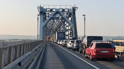 Taxa de pod de la Giurgiu va putea fi plătită electronic din această vară. Se introduc benzi pentru preplată