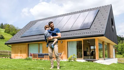 Când norii ajută panourile solare: efectul rar care poate duce producția peste 100% pentru scurt timp