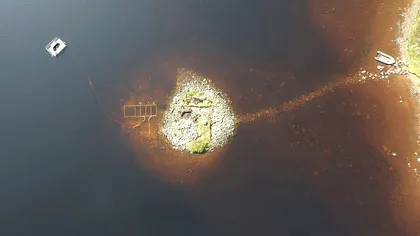 Arheologii au descoperit o insulă artificială mai veche decât Stonehenge. Ce ascundea sub apă construcția misterioasă