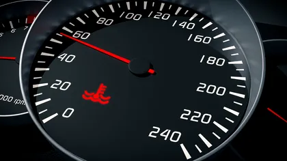 Temperatura motorului fluctuează în mers: termostat, senzor sau aer în instalație, ce verifici înainte de service