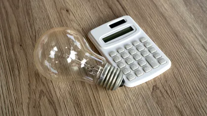 De ce românii plătesc atât de mult la energie, deși țara produce ieftin. Unde se duc 45% din banii din facturi