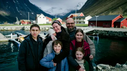 Primele recenzii la filmul lui Cristian Mungiu cu Sebastian Stan - Fjiord la Cannes