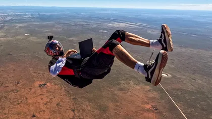 ASUS ProArt și Red Bull duc creația la extrem: laptopul care transformă aventurile aeriene în povești spectaculoase