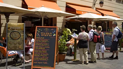 Ce sunt tapas, gustările pe care spaniolii le transformă într-un adevărat ritual. Povestea unui obicei celebru în toată lumea