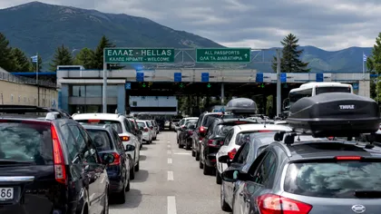 Cozi uriașe la intrarea în Grecia. Turiștii așteaptă ore întregi din cauza noului sistem biometric: „Așa va fi toată vara”