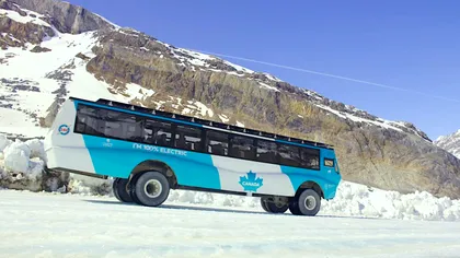 Primul autobuz electric pentru ghețari duce 52 de turiști pe Athabasca: reduce până la 300 kg de CO2 pe zi de operare