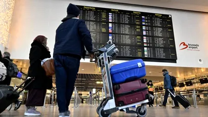 Mii de zboruri din iarnă ar putea fi anulate, avertizează companiile aeriene. Se fac reduceri masive de personal