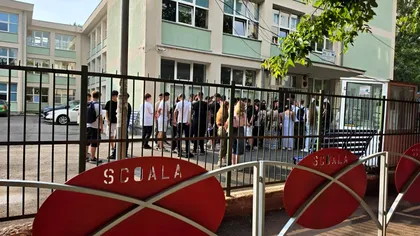 Scandal la Evaluarea Națională 2026. Sindicatele spun că mii de profesori au rămas blocați până la 8 ore în școli