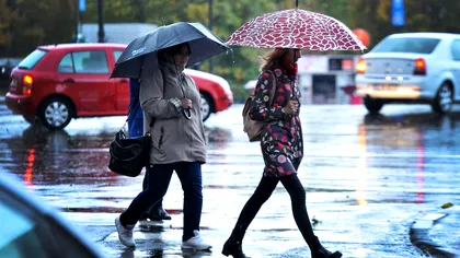 Vremea se răceşte din nou. Meteorologii anunţă ploi şi vreme urâtă în mai multe zone ale ţării