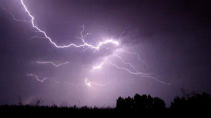 Alertă meteo de furtuni în București și alte 12 județe până la ora 23:00. Sunt așteptate vijelii, grindină și ploi torențiale